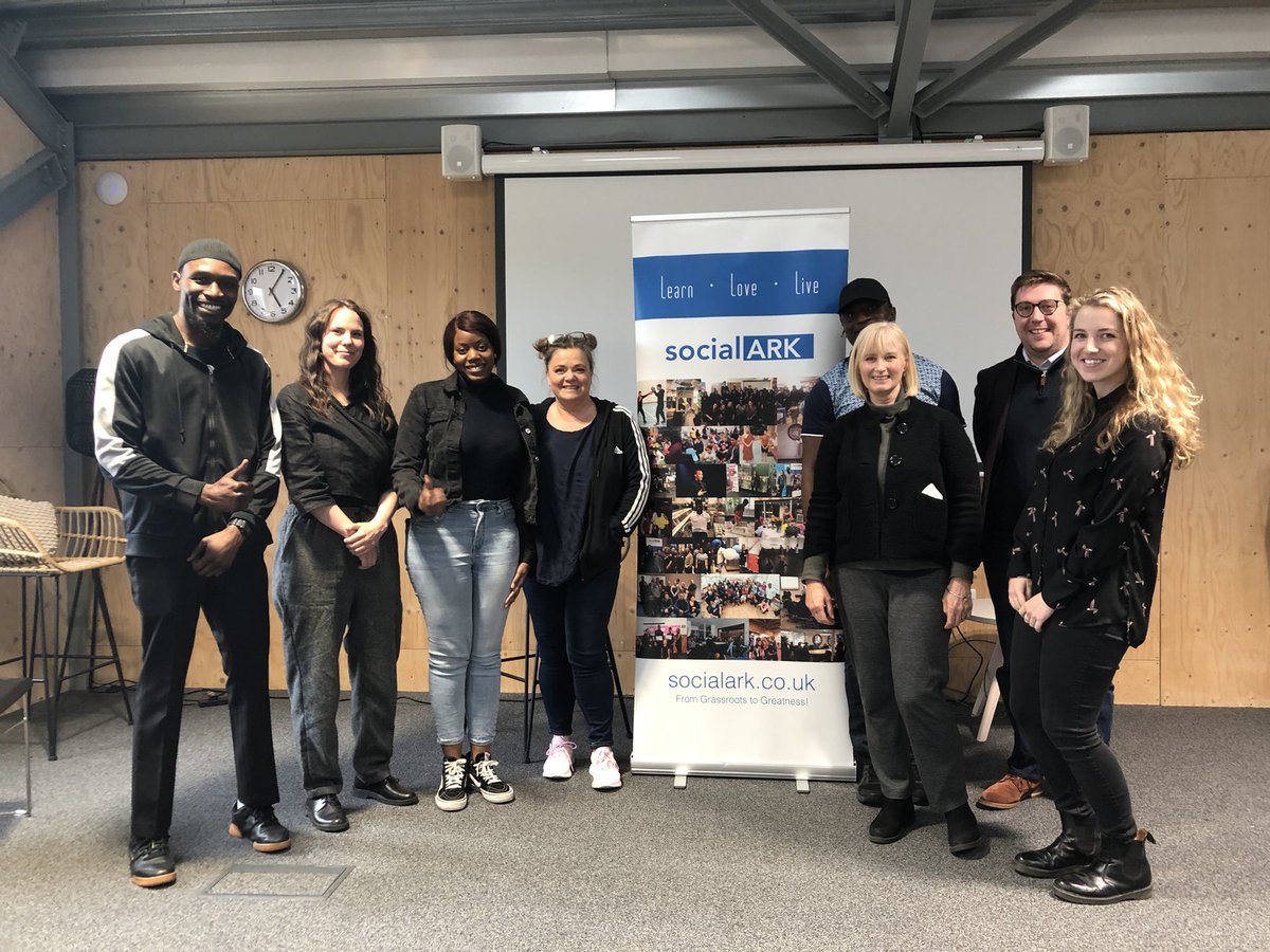 It was great to welcome @LizMinns_ and @ADOBrien88 from @SocialEnt_UK & officials from @DCMS to the @GGHub__ to talk about our work, and hear from our brilliant young #LivedExperienced social entrepreneurs @yucan_cic @TrueCadenceUK @xconversationuk #SocialArkFamily 💙