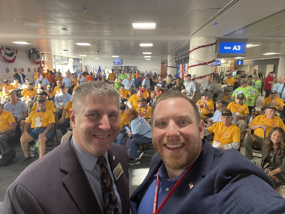 Huge thanks and appreciation from all of us at @HonorFlightNet to @AmericanAir for flying all of these #Veterans to DC to honor them, as we commemorate flying 250,000 veterans to our nations Capitol. #250K #HonorFlight #FlagshipValor