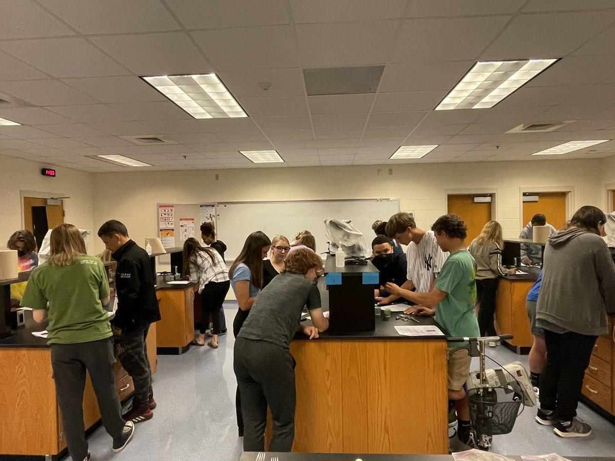 ehmyrick's tweet photo. #BeakoftheFinch with #honorsbio @NewKentStrong https://t.co/6wdw9DCuXp