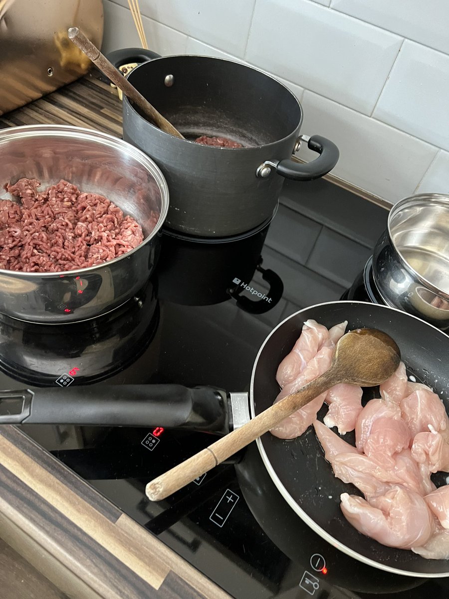 When you have to meal prep all of the meat today because <a href="/AldiUK/">Aldi Stores UK</a> click and collect on Friday chose everything with a use by date of today 🤦🏼‍♀️ #thanksaldi #not 🤦🏼‍♀️