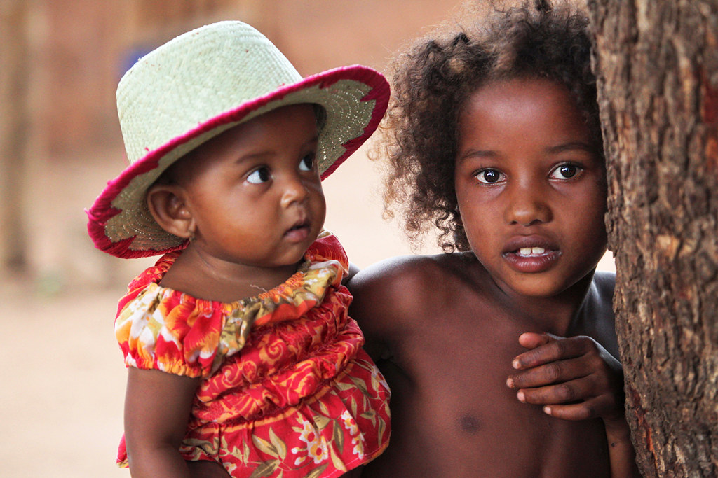 ManentenaF's tweet photo. Les enfants malagasy : premières victimes collatérales de la crise sanitaire !
Découvrez notre étude chiffrée sur les #conséquences négatives des diverses crises #internationales, sur la jeunesse du pays : https://t.co/Zfabe5ZPFa

#Enfants #Pauvreté #Violences #Aide #Madagascar https://t.co/APb4pdb7Ns