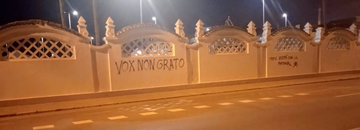Confluencia_sbc's tweet photo. Más pintadas de bienvenida para el partido y su sindicato virtual que más gustan a las patronales de este país. A ver si les queda claro. https://t.co/pkDV1mKIZ1