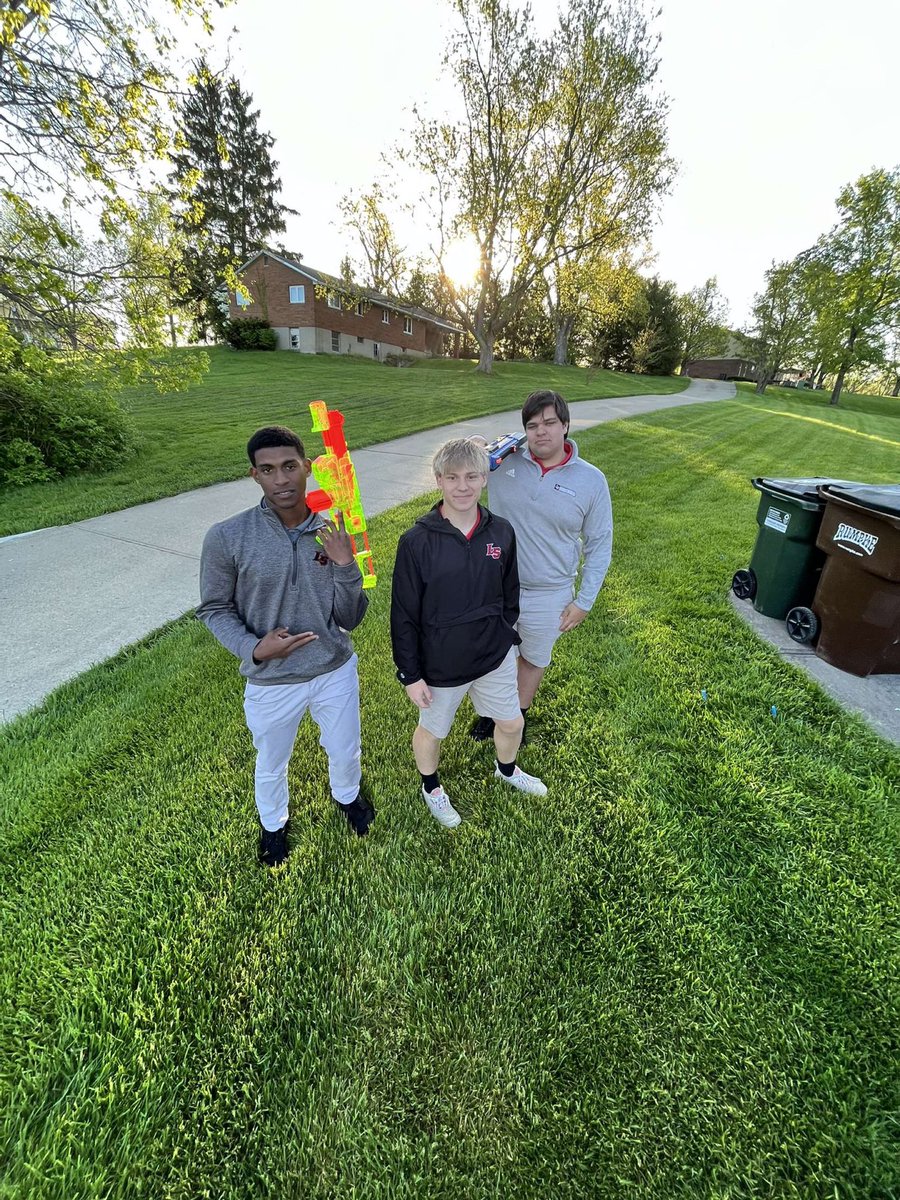 NewfWars's tweet photo. Devin and Jake kill Luke before school. https://t.co/trRHYRRhI1