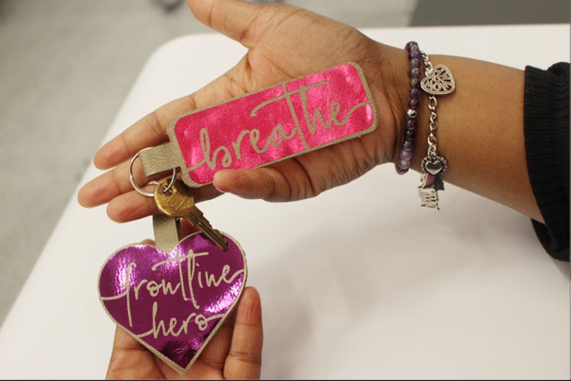 houstonlibrary's tweet image. This #MothersDay, let Mom know how much you ❤️ her by engraving a keychain using a Cricut Machine at one of our #TECHLink locations. Reserve some time today: houstonlibrary.org/techlink #ILoveHPL
