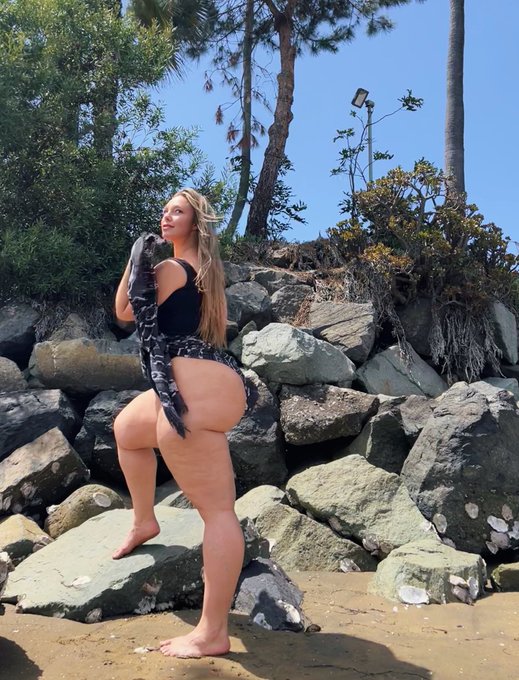 Forever a beach bum https://t.co/shb3BPxJPE<a href="/tag/curves"class="tags"><span>#curves</span></a><a href="/tag/curvy"class="tags"><span>#curvy</span></a><a href="/tag/bigbooty"class="tags"><span>#bigbooty</span></a><a href="/tag/pawg"class="tags"><span>#pawg</span></a><a href="/tag/plussizefashion"class="tags"><span>#plussizefashion</span></a>