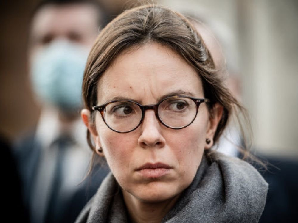 EnModeMacaron's tweet photo. Comment peut-on oser se comporter ainsi?

La députée LREM Amélie de Montchalin voulait qu'on lui rembourse ses frais de baby-sitting à l’Assemblée Nationale!

La pauvre, elle ne gagne en effet que 7.200 € par mois... https://t.co/SwjevHX5KD