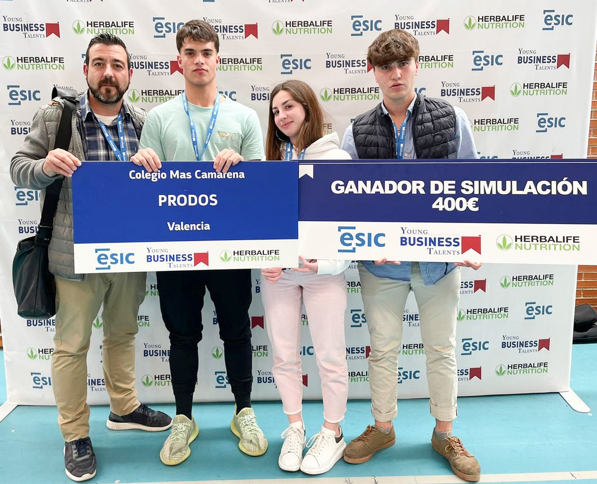 Uno de los dos equipos de nuestro cole que llegó a la final del <a href="/YBT_ES/">YoungBusinessTalents</a> se alzó el viernes con el título de mejor "simulación".
👩‍💼 Una fantástica experiencia en la que los alumnos fueron directivos al tener que dirigir una empresa utilizando un simulador virtual de gestión.