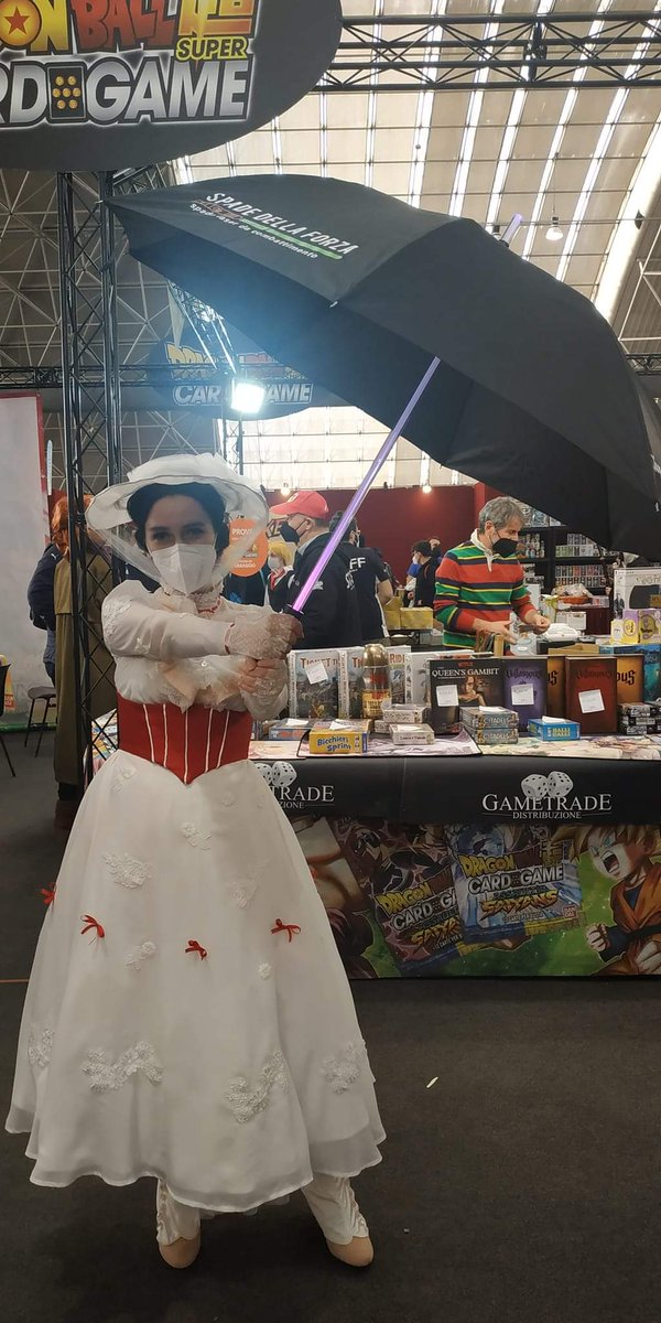 catwanderful's tweet photo. Ladies with lightsabers.
Mary Poppins with my umbrella lightsaber (Novegro) Stormtroopers bride with a lightsaber (Milano Comics and Games). #StarWars #lightsabers #festivaldelfumetto #MilanoComics https://t.co/vbFeEVz7du