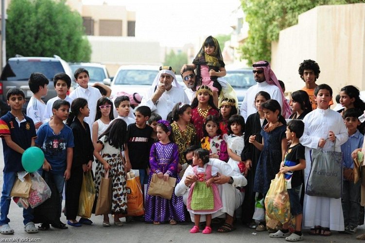jamaliaat's tweet photo. " ��ي العيد، أنت لست حراً في مشاعرك .. أنت ملزم بالفرح والاحتفال والضحكات، إن لم يكن من أجلك فمن أجل الأطفال الذين لم يتلوثوا بالتشاؤم والهموم والأحزان " (م)

#جماليات 
#عيدكم_مبارك https://t.co/fFuozYgdtA