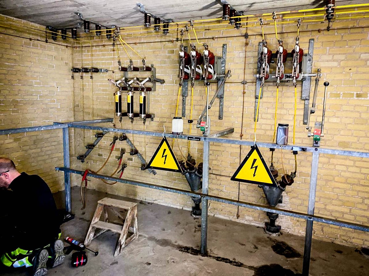 FabLabRUC's tweet image. ⚡Exciting - today the 10kV transformer at campus building 36 is being modernized - which means all the Fablab machines in building 37 are without power, and our monitoring system is very yellow. @roskildeuni #fablab #mitruc