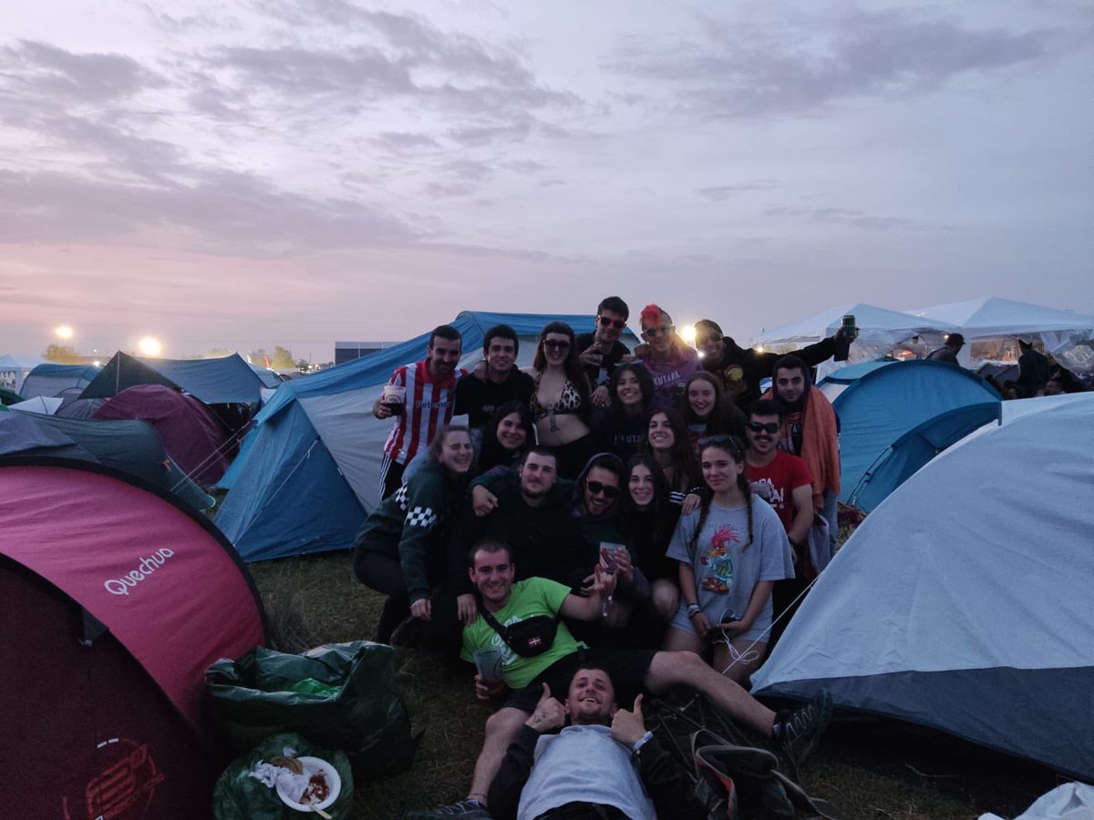 Narotxe__'s tweet photo. ViñaRock 2022 ❤️🖤 https://t.co/EyHsKvlsmM