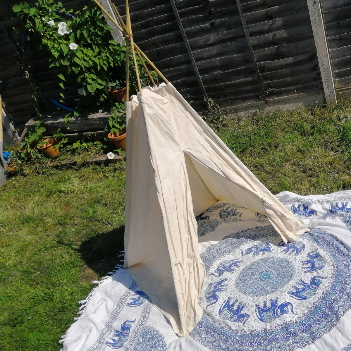 HeyzeeTeepee's tweet photo. Bank holiday teepee picnic anyone? ☀️
https://t.co/QiHWfNA7cn

#outdoor #sunshine #outdoorplay #kids #sunny #family #teepee #playtent #handmade #smallbusiness #parenting #fun #happy https://t.co/BX52pYUAV7
