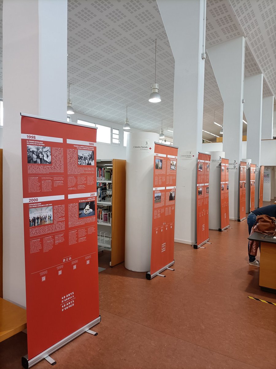 FrancescGomez62's tweet photo. Exposició 40 anys de Ràdio Arrels- 40 anys d un país. No us la podeu perdre. Biblioteca Central de Terrassa fins el 7 de maig. https://t.co/XlsxfHijjK