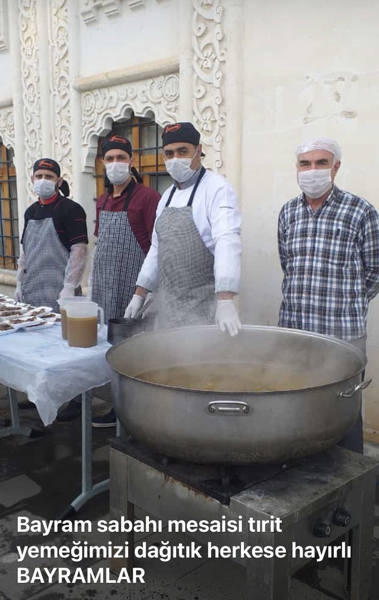 Bayram sabahında tirit organizasyonunda binlerce şanlıurfalı buluştu afiyet olsun.
