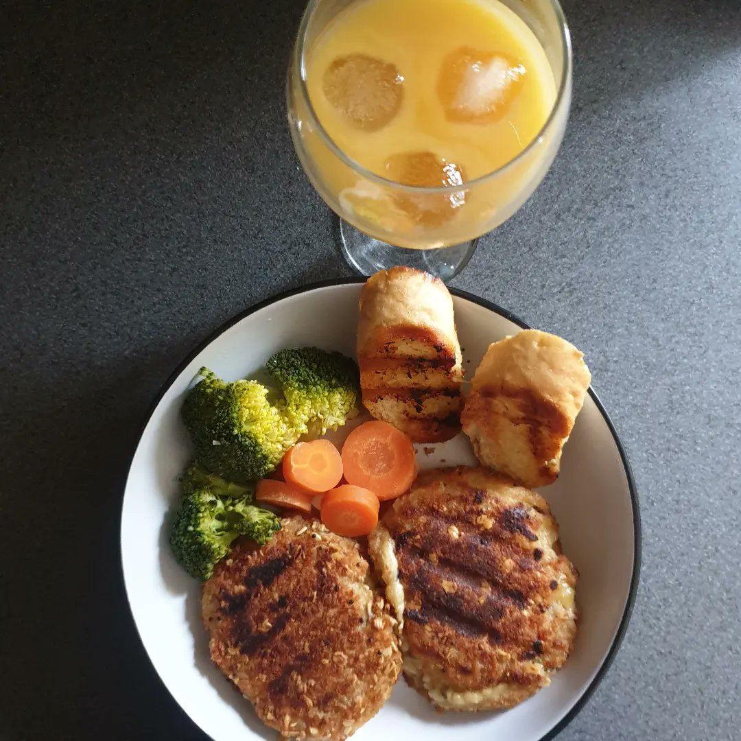 Lilacheart077's tweet photo. Cooking mums favourite meals #14  #fishcakes &amp; #garlicbread with a #dessert of #trifle  with an #innocentsmoothie 

#mentalhealth #mentalhealthawareness  #mentalhealthuk #depression #anxietyawareness #mumsmeals #grief #bereavement  #positivewithfood #cookingthroughbereavement https://t.co/eNhq0Obtlo