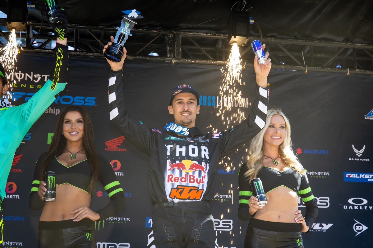 ffmoto's tweet photo. #CoupDeChapeauAuxFrançais
@FabioQ20, @MarvinMusquin25 et #ManoFaure, sont les lauréats du week-end. https://t.co/siGh79hee8 https://t.co/uDXbxzncOz