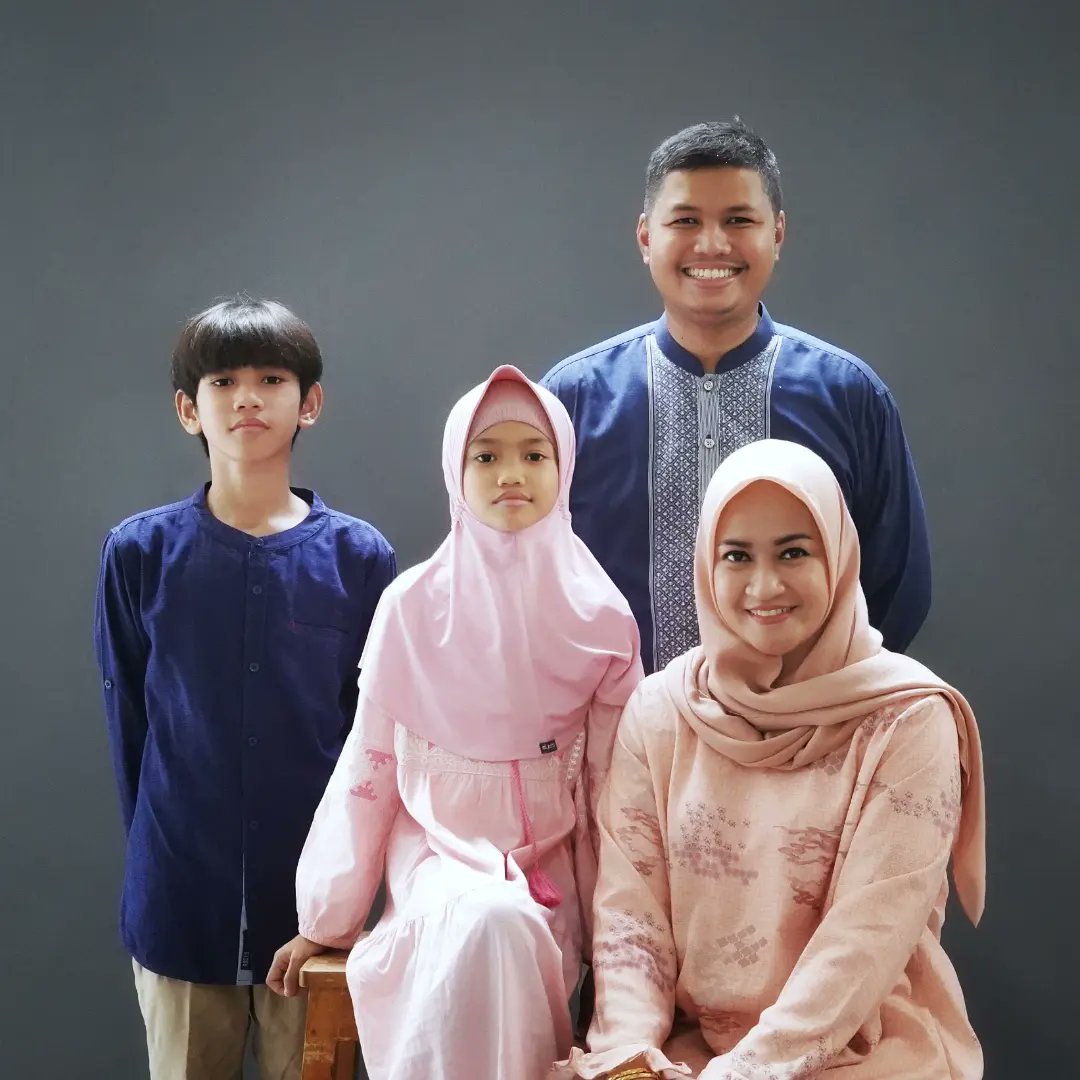 adikrishnax's tweet photo. salah kata pernah terucap, salah sikap pernah terungkap, namun kembali fitrah selalu diharap. Selamat Hari Raya Idul Fitri 1443 Hijriah. Minal ‘aidin wal faizin, mohon maaf lahir dan batin. 

*Adikrishna &amp; Keluarga* https://t.co/I1D9IAJc7X