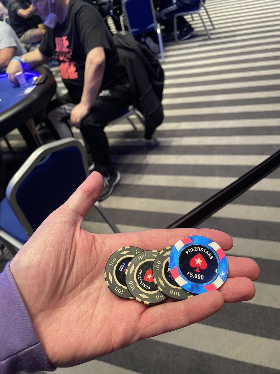 Karolin47389339's tweet photo. Main Event 5300€ has begun.
Everyone received 30.000 chip stack, we played two levels so far. I managed to climb onto 51.000. Let’s Focus and keep moving forward! @AidiBets @AidiToken @ramblinglogic @aidiverse https://t.co/7lwrwA5zUt