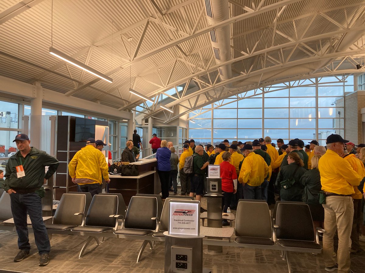 Fly_CWA's tweet image. Wishing our veterans a safe and memorable trip to Washington D.C. today, and a big thank you to all of the sponsors, volunteers and guardians who make the Honor Flights possible !!