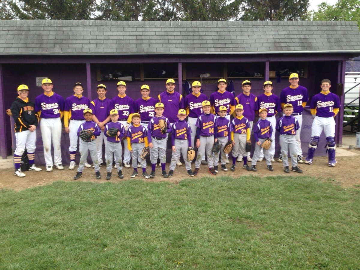 bhuis5's tweet photo. @MontiSagesBSB throwback—our now freshmen with two of their coaches💛💜 https://t.co/CGbxsWHvcU