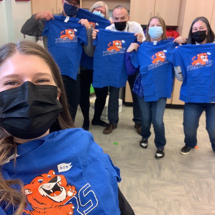 A great day as learners for our <a href="/StTeresasSchoo1/">St. Teresa's School</a> scavenger hunt! <a href="/NLESDCA/">NLESD</a> #STSLearningTogether