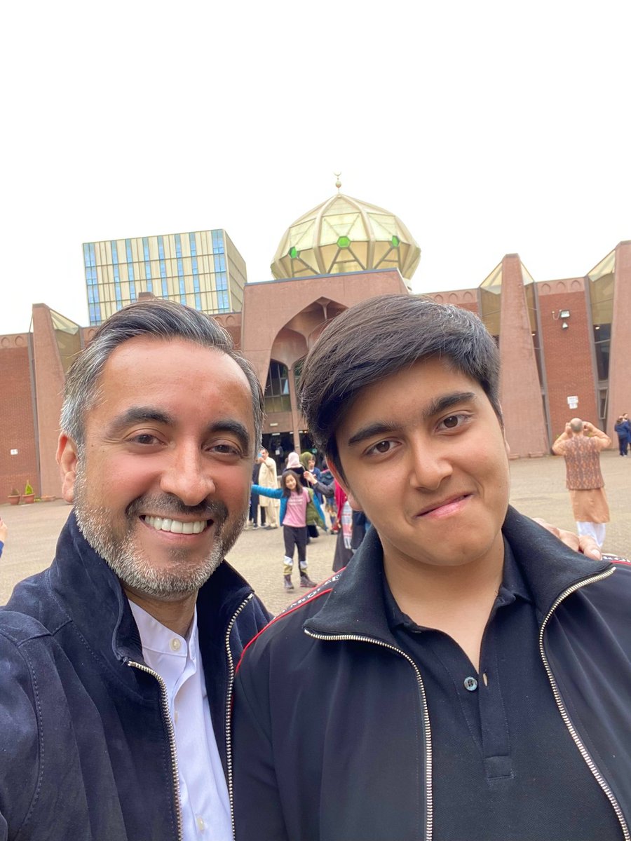 AamerAnwar's tweet photo. From the Anwar’s wishing you #EidMubarak peace, harmony &amp; joy❤️🤲🏽#EidUlFitr https://t.co/2XVrSchJno
