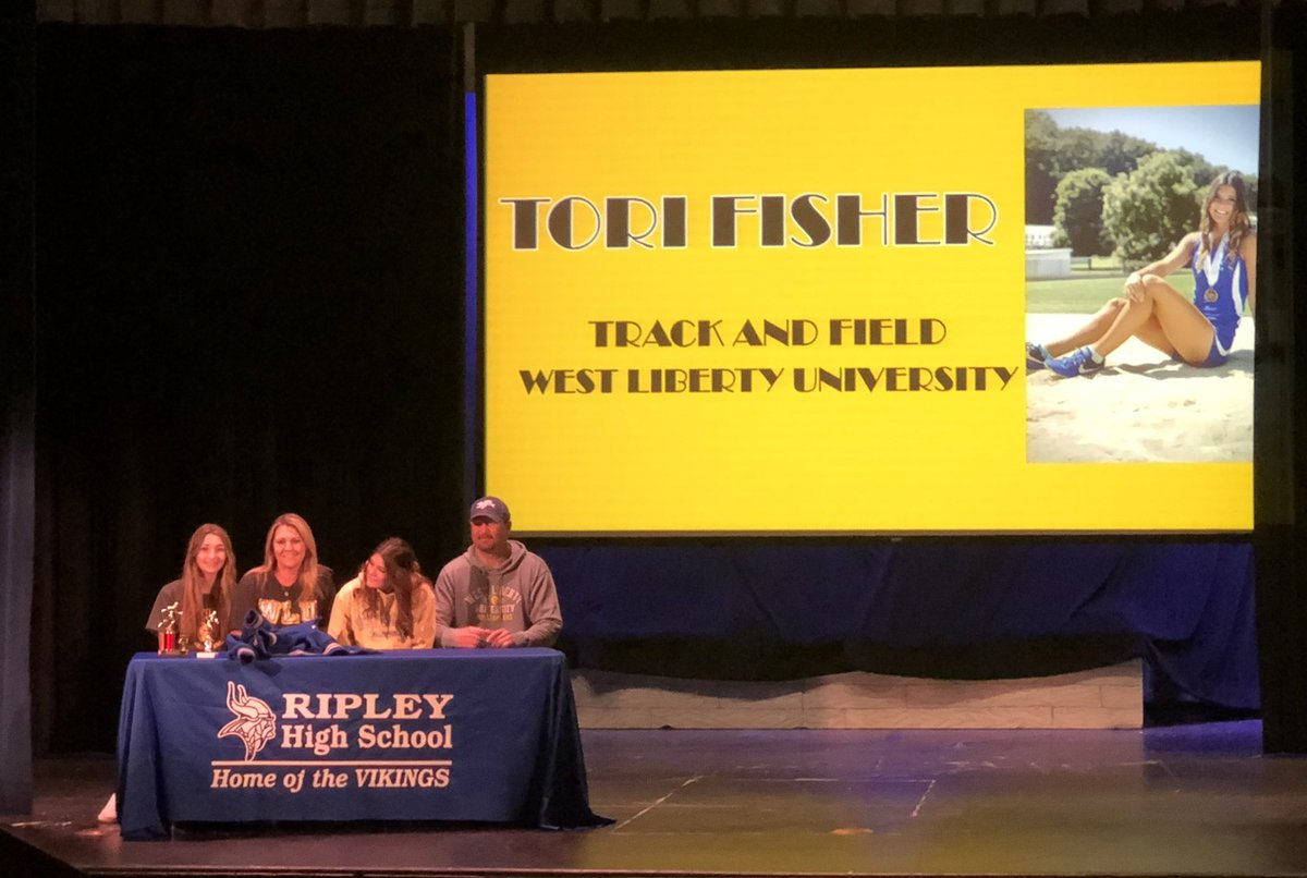 RipleyHSWV's tweet photo. What a great day to celebrate these seniors who are furthering their athletic and military career! #signingday #militarysigning! https://t.co/TlXMxdxCf7