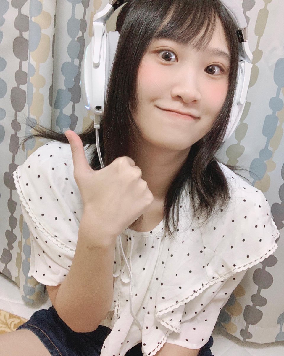 maruyama_erii's tweet photo. 拍了好多張哈哈哈哈哈
白色的配RGB燈光真的好美噢噢噢!
#rogdelta #asus #asusrog #republicofgamers #耳機 #開箱 #電競 #實況主 https://t.co/GQDJd9OQP1