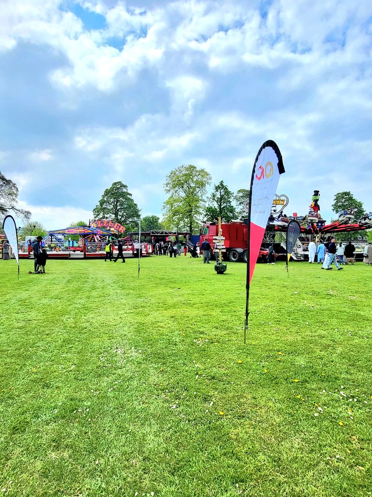LutonSOS's tweet photo. Our SOS Service is out at the Lewsey Farm Eid Community Festival. Lots of fun fair activities &amp; rides, food stalls, entertainment &amp; much more. We are here for your first aid needs &amp; safety. 
#sosservice #KeepingLutonSafe @jdbailey19 @InspireFMLuton @lutoncouncil https://t.co/ATJSz3dmoX