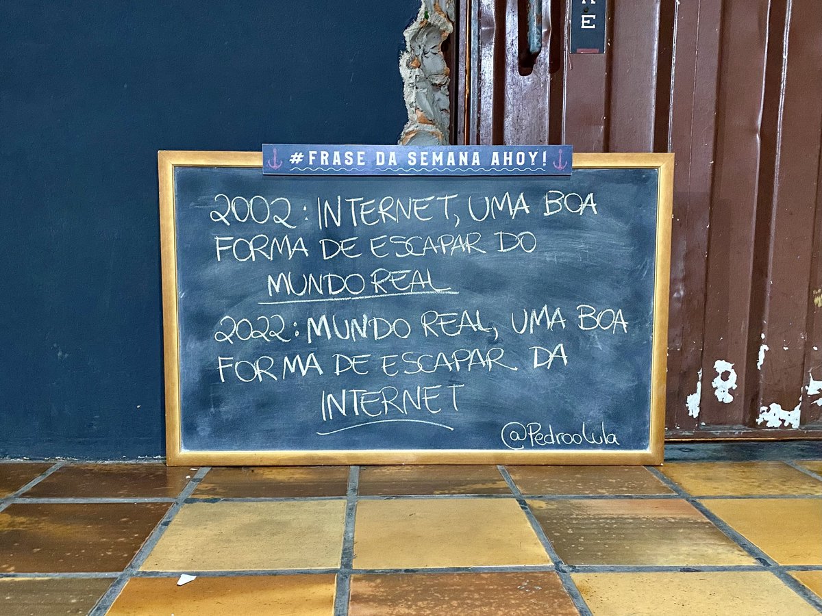 ahoyblumenau's tweet photo. "2002: Internet, uma boa forma de escapar do mundo real.
2022: Mundo real, uma boa forma de escapar da internet." 😵
#FilosofiaDeBar #FraseDaSemanaAhoy https://t.co/O6xnuoQ44O