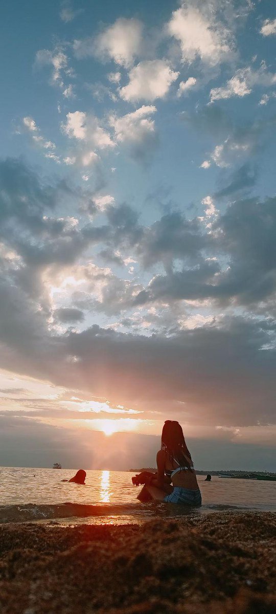 went too see the sunset with my favorite person.  🌅

#ARSD #ARMYSelcaDay #JUNGKOOK