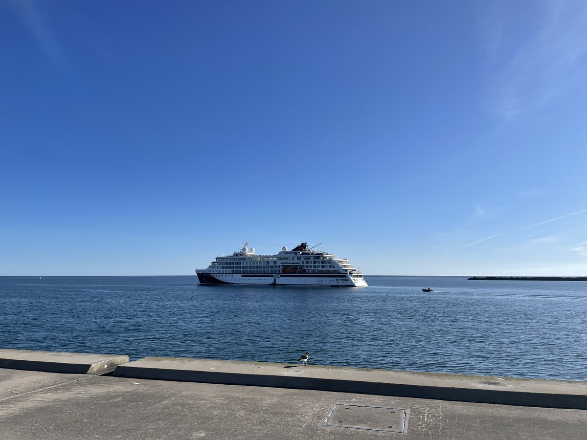 Heute erwarten wir 815 Gäste und die „Hanseatic Inspiration“ auf #helgoland.