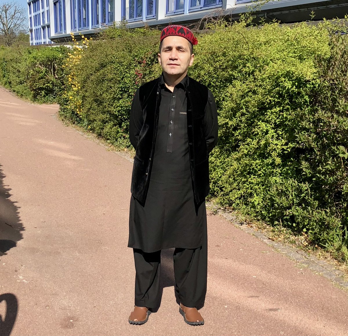 NakeebKhan's tweet photo. Eid Mubarak 

Wishing Peace throughout the world through peaceful struggle. 
No to wars, No to arms escalation.  

ټول لر او بر افغان ته د کوچنې اختر مبارکي وړاندې کوم. #EidMubarak #AkhtarMubarak https://t.co/KvnXDMEDU4
