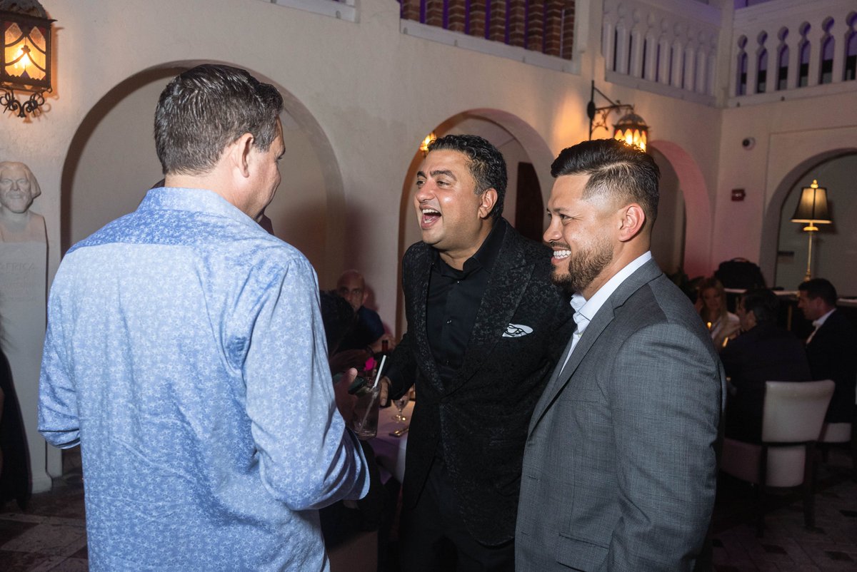 SheetalJaitly's tweet photo. 🤣😂 @Tribalscale #TSInnovators Dinner @Versace Mansion #MiamiTech https://t.co/M9bemWig92
