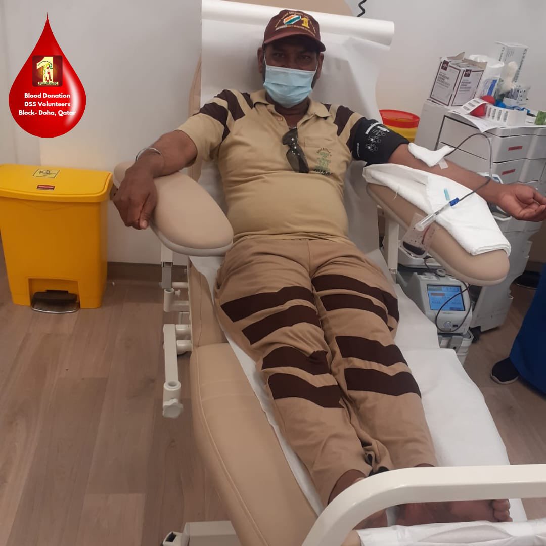 DSSNewsUpdates's tweet photo. Following the teaching of generosity and altruism by St. Dr. @GurmeetRamRahim Singh Ji Insan, DSS volunteers from Doha,Qatar providing the lifesaving gift of blood to patients in need!
#humanity #actofkindness #139Humanitarianworks #BloodDonation  #DonateBloodSaveLife #donatelife https://t.co/dL8IKzn9VB