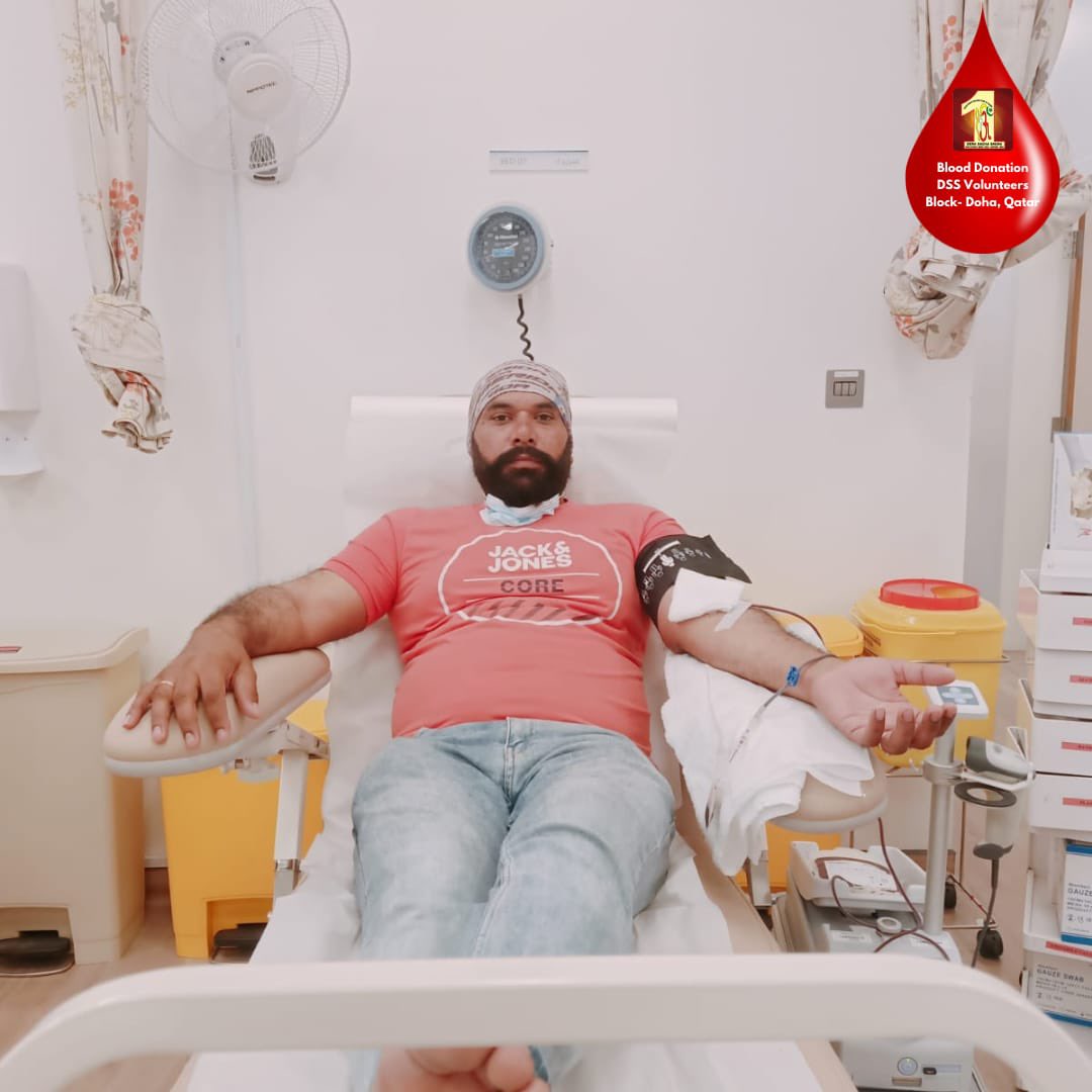 DSSNewsUpdates's tweet photo. Following the teaching of generosity and altruism by St. Dr. @GurmeetRamRahim Singh Ji Insan, DSS volunteers from Doha,Qatar providing the lifesaving gift of blood to patients in need!
#humanity #actofkindness #139Humanitarianworks #BloodDonation  #DonateBloodSaveLife #donatelife https://t.co/dL8IKzn9VB