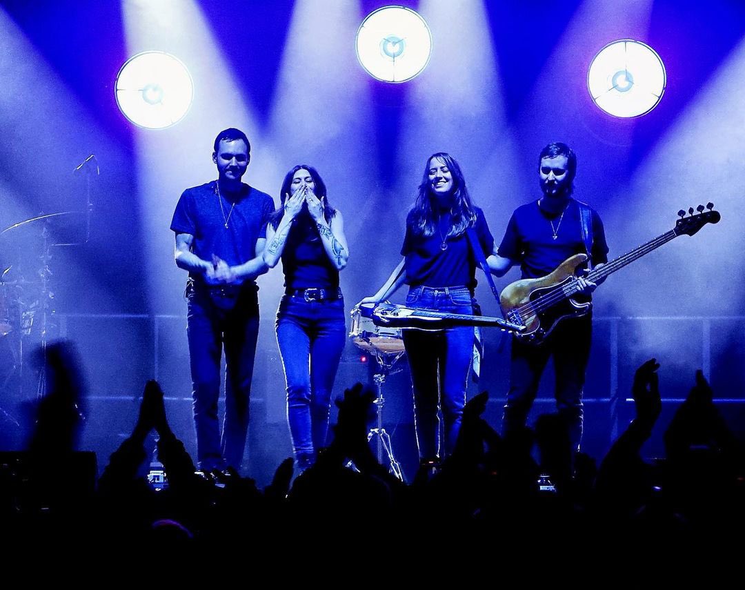 GLASGOW, y’all sold out @SWG3glasgow last night 😭😭 Thank you for the love — you will always hold a special place in our hearts! Tonight we’re gonna be popping off at <a href="/O2RitzManc/">O2 Ritz Manchester</a> 💥💥
📷 Pavel Lesnik #larkinpoe