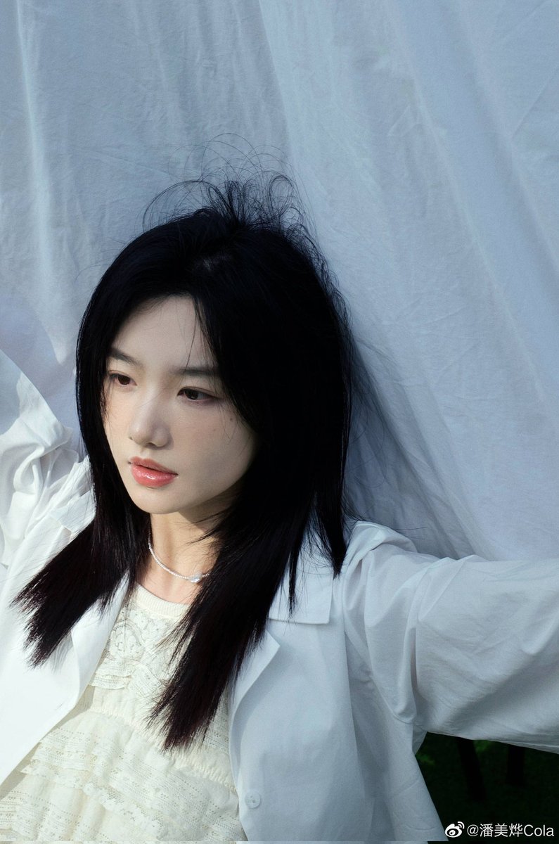 dengweii's tweet photo. [Pan Mei Ye's Weibo Update]
📆220502

Caption :
"Sunshine is used to dry the blankets and me"

HER VISUAL SO INSANE 😭😭

#PanMeiye #MissTheDragon #DengWei #ifvoicehasmemory #潘美烨 #반미엽 #พานเหม่ยเย่ #รักนิรันดร์ราชันมังกร #邓为 #ForeverLove #whenwewereyoung #WithTheStars https://t.co/qxFTbcXGEW