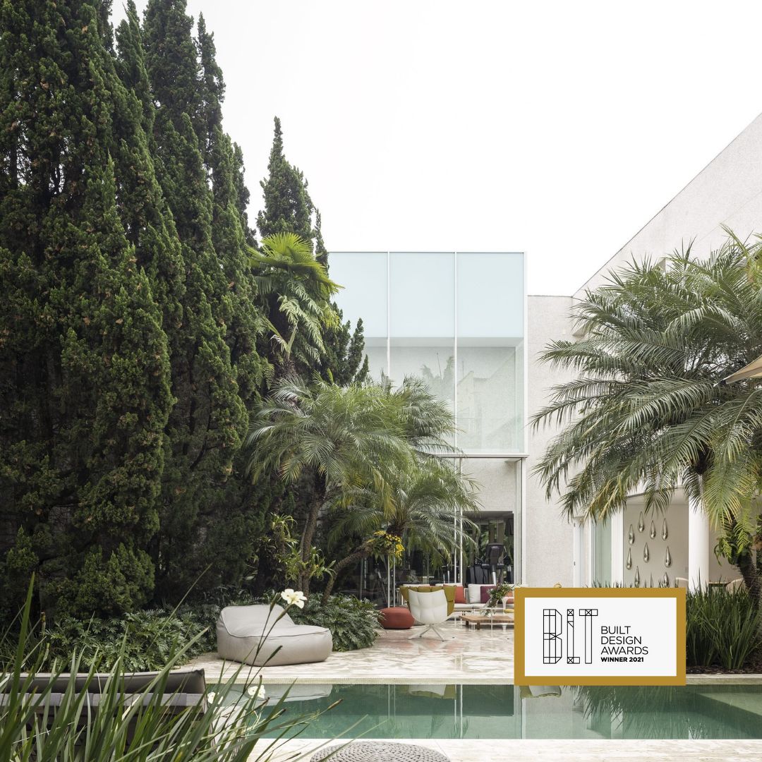 Prêmio | Estamos honrados em vencer o BLT Built Design Awards na categoria de Design de Interiores Residencial com o projeto Bucareste.

Award | We are honored to win the BLT Built Design Awards in the Residential Interior Design category with the Bucareste project.