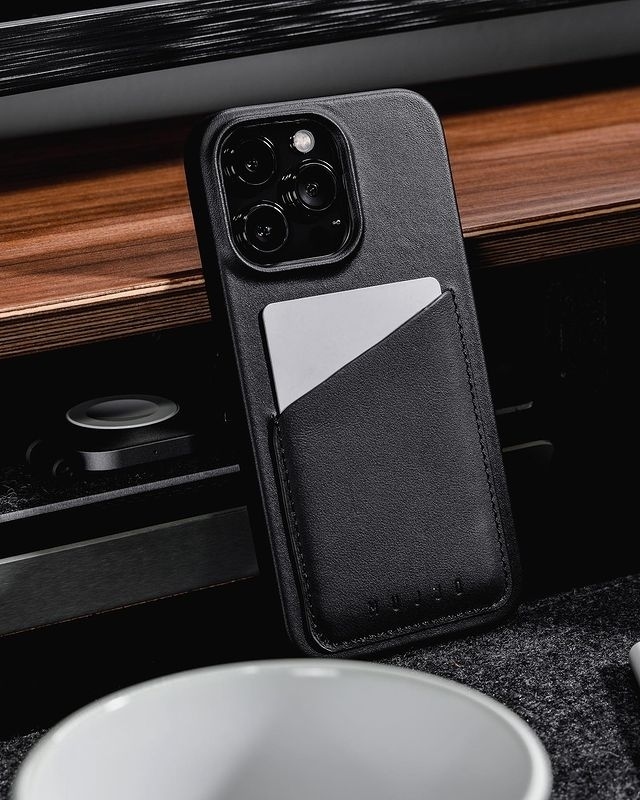 Tag a friend that needs a Mujjo case in their life! ⁠
⁠
Pictured here is our wallet case for the iPhone 13 Pro - check it out and similar models on our site (link in bio)⁠
⁠
Thanks for the shot @melatech.it⁠
⁠
#mujjo #dutchdesign #techaccessories… instagr.am/p/CdDjMFJuJXx/