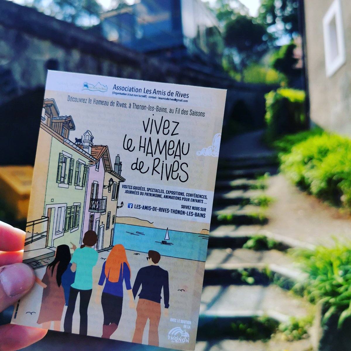 ThiotPatrice's tweet photo. À la découverte du hameau de Rives. ☀️
Merci à la présidente de l’association Les Amis de Rives - Thonon Les Bains, Pascale Casbi, pour cette visite guidée à travers les rues du port de Thonon, l’histoire de notre ville, le patrimoine thononais, les anecdotes et légendes. https://t.co/31PnslUiQb