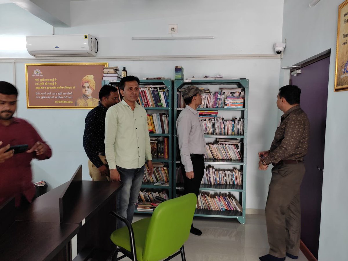 ઘડી ગામે આધુનિક સગવડો સાથે લાઇબ્રેરી કમ વાંચનાલય બનાવવામાં આવેલ છે. યુવાનો લાઇબ્રેરીનો લાભ લઈને સ્પર્ધાત્મક પરીક્ષાની તૈયારી કરતા હોય છે. દાતાઓ તરફથી બનાવવામાં આવેલ લાઇબ્રેરી પ્રજા માટે ખુબ જ લાભ દાયક છે.

<a href="/CMOGuj/">CMO Gujarat</a> <a href="/pkumarias/">Pankaj Kumar</a> <a href="/vmittra/">VIPUL MITTRA</a> <a href="/InfoGujarat/">Gujarat Information</a> <a href="/sabarkanthadp/">DDO Sabarkantha</a>