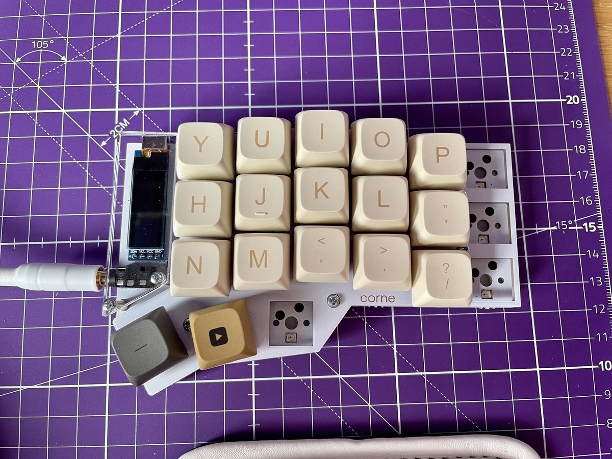 Top view of new dawn keycaps. Caps are a cream colour with gold lettering, in xda profile. Modifier keys are dark grey with charcoal glyphs, and gold with black glyphs.