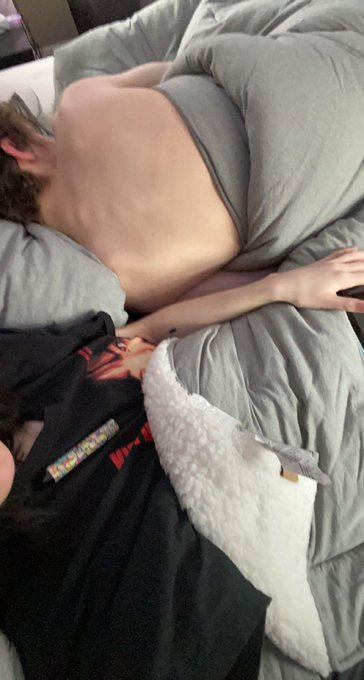 every morning @trxpplin steals all the blankets ? https://t.co/S4z0S4QfMl