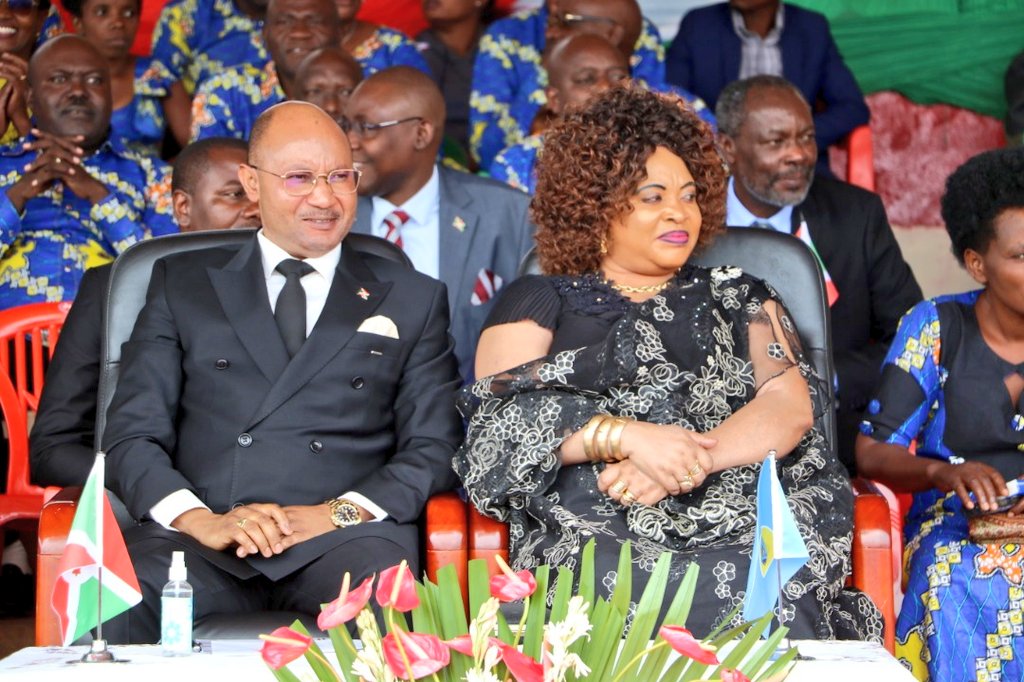 ABPInfos's tweet photo. Le Chef de @BurundiGov #Alain_Guillaume_Bunyoni a rehaussé de sa présence les cérémonies marquant la célébration de la Journée Internationale du Travail et des Travailleurs qui se sont déroulées au Stade #Kigutu en commune #Kayokwe à @MwaroProvince
#LabourDay2022 https://t.co/p3SRYFcInd