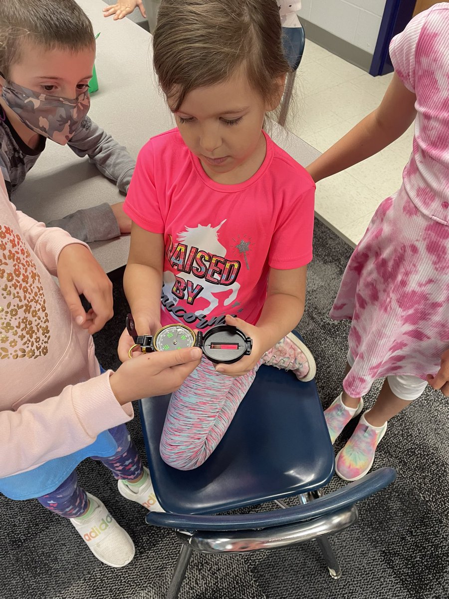 SC_STEAM_1's tweet photo. 2nd grade is learning about cardinal directions. https://t.co/KFF0TeXrHT