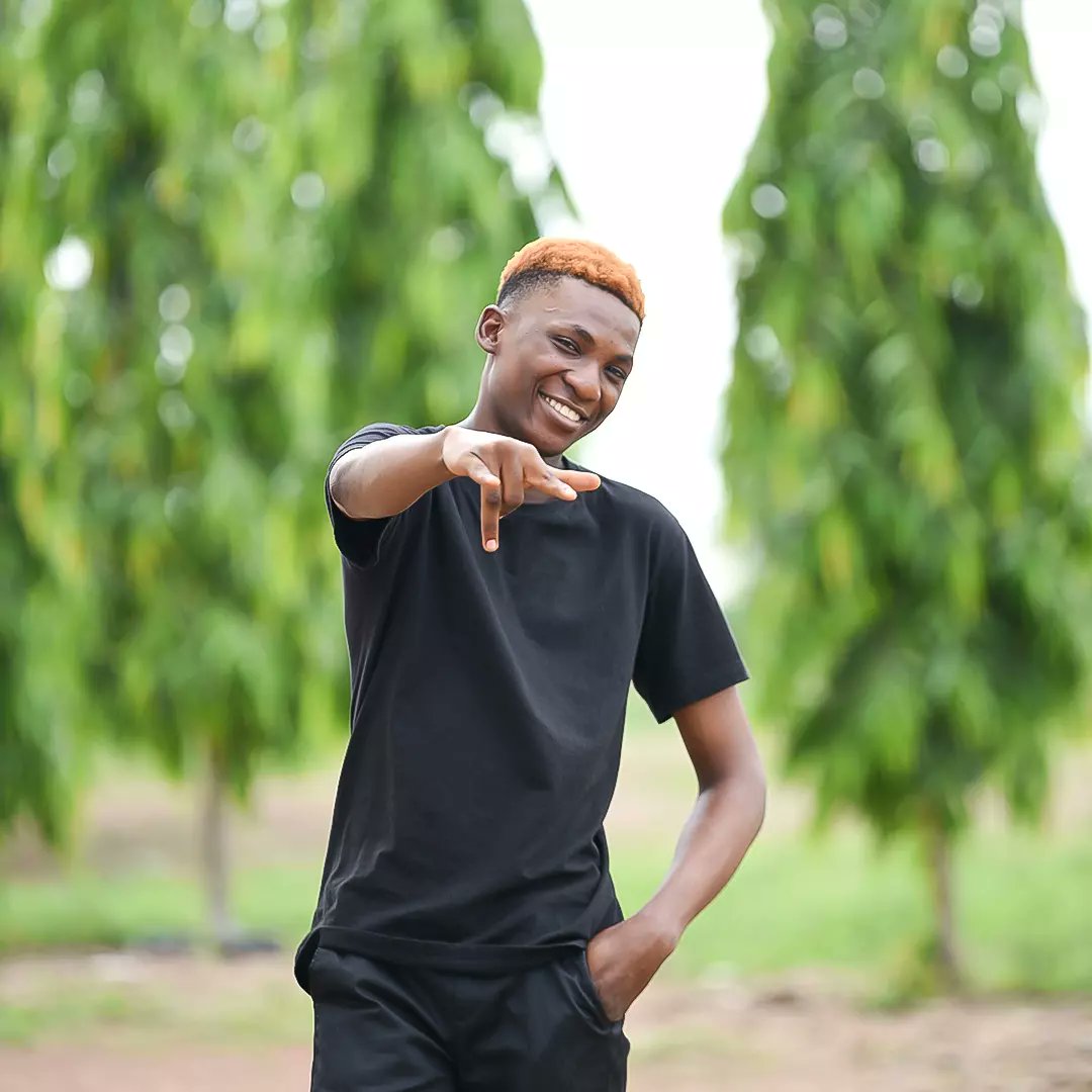 olamide2209's tweet photo. People are looking up to you, don't pressure yourself, just make sure you don't fail you first. And, always remember the God factor in all you do.

Sammie|Vini|Tron|The place| Old Trafford|Ilorin|Ronaldinho|Rice|Cavani|MUNBRE|Alexis| https://t.co/2iVGkzZy2d