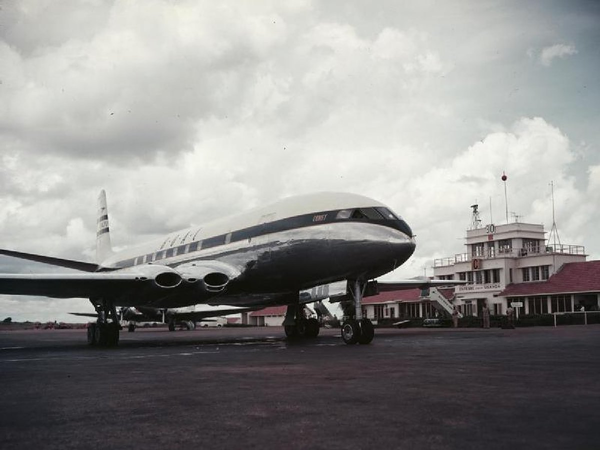 airwaysmagazine's tweet photo. Do you know how long BOAC's first-ever jet flight to Johannesburg, South Africa took? Read more to find out! #BOAC #Comet1 #DeHavilland #GALYP #Johannesburg #SouthAfrica

https://t.co/MMEohH6x12 https://t.co/Qns3Y1Xn1Q