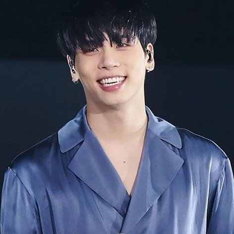 temps_de_rever's tweet photo. Jonghyun: „I think there are many people who get lonely and I’m the same too. But I hope you won’t try hard to ignore it and face your loneliness head on.” https://t.co/CyDR1TwfsN