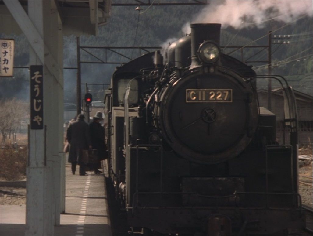 妻の作った　北欧風の犬神家　朝霧に浮かぶスケキヨ・イヌガミと斧琴菊の抹茶茶碗 妻の作った 北欧風の犬神家 朝霧に浮かぶスケキヨ・イヌガミと斧